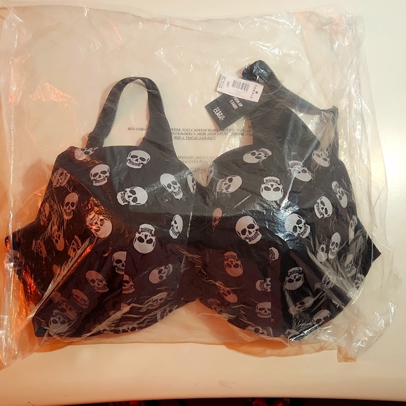 ❤️NWT TORRID BRA - SKULL PRINT T-SHIRT PUSH-UP - 360 BACK SMOOTHING - Picture 3 of 9